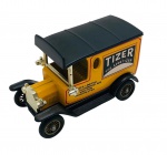 LLEDO DAYS GONE - Antiga miniatura de ferro com partes plásticas da Lledo, coleção Days Gone, feito na Inglaterra nos anos 80. Escala 1:50 / 1:64 (box scale). Retrata carro da Tizer. Pode conter ínfimas marcas.