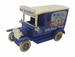 LLEDO - Antiga miniatura de ferro com partes plásticas da Lledo, coleção Days Gone, feito na Inglaterra nos anos 80. Escala 1:50 / 1:64 (box scale). Retrata carro da Wells Drinks. Pode conter ínfimas marcas.