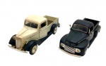 S - Lote com 2 miniaturas em escala 1:36, feitas de ferro com partes plásticas. Modelos: Ford F1 Pickup 1948 e Ford Pickup 1937. Possuem pneus de borracha, Rodas livres. Podem conter ínfimas marcas e desgastes.