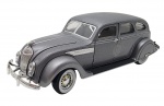 SIGNATURE MODELS - CHRYSLER AIRFLOW 1936 - Miniatura de escala 1:32, feita de metal com partes plásticas. Partes móveis e pneus de borracha. Pode conter ínfimas marcas e desgastes, retrovisor esquerdo ausente.