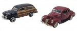 S - Lote com 2 miniaturas feitas em ferro com partes plásticas, pneus de borracha, escala 1:38. Partes móveis. Modelos: FORD WOODY WAGON 1949 e FORD 5-WINDOW COUPE. Podem conter ínfimas marcas e desgastes.