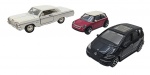 S / MAISTO - Lote com 3 miniaturas em ferro com partes plásticas, rodas livres, escalas diversas. Modelos: Mercedes-Benz Classe A, Mini Cooper e Chevrolet Impala 1964. Podem conter ínfimos desgastes e marcas.