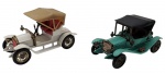 MATCHBOX - MODELS OF YESTERYEAR - Lote com 2 miniaturas Matchbox, feitas na Inglaterra, em metal e partes plásticas, escala 1:55. Modelos: MAXWELL ROADSTER 1911 e OPEL COUPE 1909.  Anos 70. Podem conter ínfimos desgastes e marcas.