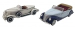 ALTAYA - Lote com 2 miniaturas feitas de ferro com partes plásticas, em escala 1:43, modelos: AUBURN BOAT TAIL e RENAULT SUPRASTELLA . Podem conter ínfimas marcas ou desgastes. Auburn com ausência da lanterna esquerda.