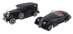 ALTAYA - Lote com 2 miniaturas feitas de ferro com partes plásticas, em escala 1:43, modelos: ALFA ROMEO 8C 2900B e CADILLAC V16 . Podem conter ínfimas marcas ou desgastes.