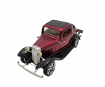 S - FORD 1932 3-WINDOW COUPE - Miniatura do icônico Ford 1932, feito de ferro com partes plásticas, em escala 1/30, rodas livres e pneus de borracha. Pode conter ínfimas marcas ou desgastes.