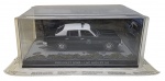 ALTAYA - 007 JAMES BOND CARS COLLECTION - CHEVROLET NOVA - LIVE AND LET DIE - Miniatura do carro do icônico personagem James Bond, o espião 007, o Chevrolet Nova do filme Viva e Deixe Morrer, em escala 1:43, feito em metal com partes plásticas, protegido em uma caixa expositora de acrílico com cenário embutido. Ano: 2008. Lacrado.