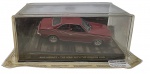 ALTAYA - 007 JAMES BOND CARS COLLECTION - AMC HORNET - THE MAN WITH THE GOLDEN GUN - Miniatura do carro do icônico personagem James Bond, o espião 007, o AMC Hornet do filme O Homem da Pistola de Ouro, em escala 1:43, feito em metal com partes plásticas, protegido em uma caixa expositora de acrílico com cenário embutido. Ano: 2008. Lacrado.