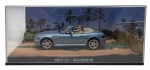 ALTAYA - 007 JAMES BOND CARS COLLECTION - BMW Z3 - GOLDENEYE - Miniatura do carro do icônico personagem James Bond, o espião 007, o BMW Z3 do filme 007 Goldeneye, em escala 1:43, feito em metal com partes plásticas, protegido em uma caixa expositora de acrílico com cenário embutido. Ano: 2008.