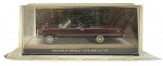 ALTAYA - 007 JAMES BOND CARS COLLECTION - CHEVROLET IMPALA - LIVE AND LET DIE - Miniatura do carro do icônico personagem James Bond, o espião 007, o Chevrolet Impala do filme Viva e Deixe Morrer, em escala 1:43, feito em metal com partes plásticas, protegido em uma caixa expositora de acrílico com cenário embutido. Ano: 2008. Lacrada.