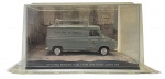 ALTAYA - 007 JAMES BOND CARS COLLECTION - LEYLAND SHERPA VAN - THE SPY WHO LOVED ME - Miniatura do carro do icônico personagem James Bond, o espião 007, o Leyland Sherpa Van do filme O Espião que Mais me Amava, em escala 1:43, feito em metal com partes plásticas, protegido em uma caixa expositora de acrílico com cenário embutido. Ano: 2008. Lacrada.