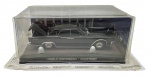 ALTAYA - 007 JAMES BOND CARS COLLECTION - LINCOLN CONTINENTAL - GOLDFINGER - Miniatura do carro do icônico personagem James Bond, o espião 007, o Lincoln Continental do filme 007 Goldfinger, em escala 1:43, feito em metal com partes plásticas, protegido em uma caixa expositora de acrílico com cenário embutido. Ano: 2008. Lacrada.