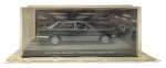 ALTAYA - 007 JAMES BOND CARS COLLECTION - MERCEDES S-CLASS - TOMORROW NEVER DIES - Miniatura do carro do icônico personagem James Bond, o espião 007, o Mercedes S-Class do filme O Amanhã nunca morre, em escala 1:43, feito em metal com partes plásticas, protegido em uma caixa expositora de acrílico com cenário embutido. Ano: 2008. Lacrada.