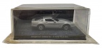 ALTAYA - 007 JAMES BOND CARS COLLECTION - CHEVROLET CORVETTE - A VIEW TO A KILL - Miniatura do carro  do icônico personagem James Bond, o espião 007, o Chevrolet Corvette do filme Na Mira dos Assassinos, em escala 1:43, feito em metal com partes plásticas, protegido em uma caixa expositora de acrílico com cenário embutido. Ano: 2008. Lacrada.