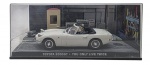 ALTAYA - 007 JAMES BOND CARS COLLECTION - TOYOTA 2000GT - YOU ONLY LIVE TWICE - Miniatura do carro  do icônico personagem James Bond, o espião 007, o Toyota 2000GT do filme Só Se Vive Duas Vezes, em escala 1:43, feito em metal com partes plásticas, protegido em uma caixa expositora de acrílico com cenário embutido. Ano: 2008. Possui leve trincado no acrílico.