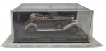 ALTAYA - 007 JAMES BOND CARS COLLECTION - HISPANO-SUIZA - MOONRAKER - Miniatura do carro  do icônico personagem James Bond, o espião 007, o Hispano-Suiza do filme 007 Moonraker, em escala 1:43, feito em metal com partes plásticas, protegido em uma caixa expositora de acrílico com cenário embutido. Ano: 2008. Lacrada.