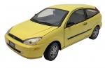 MOTOR MAX - FORD FOCUS - Miniatura da Motor Max, retratando um Ford Focus, em escala 1:24, com partes móveis, rodas livres, pneus de borracha e feita de metal com partes plásticas. Pode conter ínfimas marcas ou desgastes.