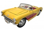MAISTO -  CORVETTE 1957 - Miniatura da Maisto, retratando um Corvette 1957, em escala 1:24, com partes móveis, rodas livres, pneus de borracha e feita de metal com partes plásticas. Pode conter ínfimas marcas ou desgastes.
