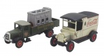 MATCHBOX -  MODELS OF YESTERYEAR - Lote com 2 miniaturas Matchbox, feitas na Inglaterra, antigas,  retratando 1932 MERCEDES BENZ L5 e 1912 FORD MODEL T, em escala 1:47, com partes móveis, rodas livres, pneus de borracha e feita de metal com partes plásticas. Pode conter ínfimas marcas ou desgastes.