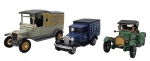 MATCHBOX - Lote com 3 miniaturas Matchbox, feitas em metal com partes plásticas, antigas, escala 1:64. Modelos: FORD MODEL A, FORD MODEL T e 1913 CADILLAC. Podem conter pequenos desgastes e marcas.