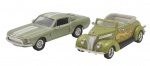ROAD SIGNATURE - 1968 FORD SHELBY GT500KR e 1937 FORD CONVERTIBLE  - Lote com 2 miniaturas em metal com partes plásticas, rodas livres e pneus de borracha. Escala 1:43. Podem conter pequenas marcas.