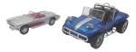 MAISTO / S - Lote com 2 miniaturas em metal com partes plásticas, rodas livres, pneus de borracha, escalas: 1:43 e 1:32. Miniatura Maisto com modelo: CHEVROLET CORVETTE 1957 e miniatura S com modelo Buggy. Podem conter pequenas marcas.