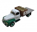 FIRST GEAR - 1951 FORD - Miniatura de caminhão modelo Ford 1951. Representando caminhão de entrega de cerveja. Escala 1:34. Feita de metal com partes plásticas, pneus de borracha e rodas livres. Pode conter ínfimas marcas.
