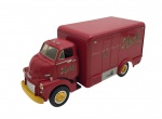 FIRST GEAR - 1952 GMC - Miniatura de caminhão modelo GMC 1952. Representando caminhão de cerveja. Escala 1:34. Feita de metal com partes plásticas, pneus de borracha e rodas livres. Pode conter ínfimas marcas.