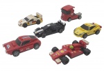 LEGO - Lote com 6 miniaturas LEGO em formas de carros e caminhão. Tamanho em escala 1:64 aproximadamente. Movido à fricção, rodas livres. Podem conter ínfimas marcas.