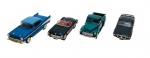 ROAD SIGNATURE - Lote com 4 miniaturas norte-americanas em metal com partes plásticas, rodas livres e pneus de borracha. Escala 1:43. Podem conter pequenas marcas.