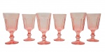 WINCY CASA - Conjunto com 06 taças de 220 ml com bojo canelado e base pedestal; em vidro moldado na cor rosa champagne. Em caixa original. Medidas (caixa): 53 x 17 x 9 cm. Duas taças com ínfimo bicado na borda.