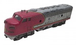 BACHMANN - SANTA FÉ - LOCOMOTIVA - Locomotiva Santa Fé em escala HO, feita em plástico com partes em metal. origem: Alemanha. Possui ínfimos desgastes e marcas. Pequena avaria na parte inferior frontal.