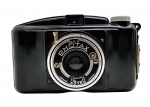 PHOTAX - REXAR BOYER - Antiga câmera fotográfica feita de baquelite preta com lentes de prata. Foi produzida na França pela M.I.O.M. entre 1951 e 1961. Utiliza filme formato 620 ou 120 e possui configurações simples de abertura e velocidade. Não testada. Apresenta pequenos desgastes.