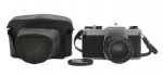 HONEYWELL PENTAX SPOTMATIC -  Antiga câmera de origem japonesa, tratando-se de uma câmera reflex mono-objetiva (SLR) de 35mm mais icônicas e influentes da história da fotografia analógica. Fabricada pela Asahi Optical Co. e comercializada como Honeywell Pentax nas Américas. Possui uma renomada lente SMC Takumar 1:2/55. Acompanha capa original. Não testada, possui ínfimos desgastes.