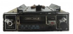 CCE TKR - CRF 159M - RÁDIO TOCA-FITAS - Antigo rádio toca-fitas automotivo da CCE, TKR CRF 159M, clássico, conhecido como "cara preta" ou "cara prata". Projetado para carros como Maverick, Opala e Dodge. Não testado e possui marcas e desgastes.