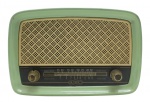 ABC - RÁDIO - Antigo rádio ABC, conhecido por "Dunga", brasileiro, valvulado, anos 30 a 40. Possui faixas de ondas médias e curtas, em baquelite verde.  Medida; 28cm x 19cm.  Não testado e possui marcas e desgastes.
