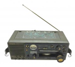 SONY - ICF-6800 - Antigo receptor de rádio multbanda lançado no final dos anos 70, altamente colecionável devido à sua excelente sensibilidade de recepção e design industrial robusto. Cobre por completo FM, Ondas Médias e Ondas Curtas divididas em múltiplos blocos sintetizados. Não testado e possui pequenas marcas e desgastes.