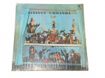 DISCO DE VINIL, um (1) disco de vinil LP, intitulado Aleluia Umbanda, selo Rivers, em capa original ilustrada, com temática ligada à religiosidade afro-brasileira e repertório de cânticos e pontos de Umbanda, não testado e sem garantia de funcionamento.