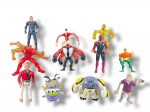 COLECIONISMO, onze (11) bonecos/figuras de ação antigos em material plástico/PVC e tecido, com personagens variados de desenhos, super-heróis, monstros e criaturas, em diferentes tamanhos e cores, apresentando sinais de uso, maior medindo 14,5cm e menor 10,5cm, alguns com desgastes.