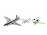 COLECIONISMO, três (3) miniaturas antigas de aviões, sendo: A) uma aeronave em plástico com inscrição Força Aérea Brasileira apresentando quebra nas asas, medindo 26,5x37cm, B) uma miniatura de avião em plástico branco com detalhes azuis, medindo 19x20cm e C) uma miniatura de jato em plástico nas cores verde, branco e amarelo, medindo 26,5x25cm, todos com sinais de uso,