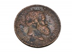NUMISMÁTICA, uma (1) moeda do Império do Brasil, 20 réis, com efígie de D. Pedro II no anverso e brasão imperial no reverso. Peça em metal acobreado, apresentando forte oxidação, escurecimento, medindo 2,5cm.