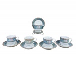 PORCELANA SCHMIDT, cinco (5) xícaras para café com seus respectivos pires, confeccionados em porcelana na tonalidade branca, ricamente decoroada por elementos florais e vegetalistas em policromia sobre faixa azul e vestígios de filetes em ouro, medindo 5x7,5x5,5cm.