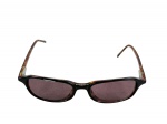 ACESSÓRIO FEMININO, um (1) óculos de sol com armação em baquelite ou similar imitando casco de tartaruga, lentes na tonalidade marrom com ranhuras, dobradiças metálicas com leves sinais de oxidação, medindo 3x13,5x15cm.