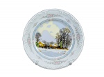 PORCELANA SCHMIDT, um (1) prato decorativo confeccionado em porcelana na tonalidade branca, com pintura de paisagem campestre no inverno, flores e folhagens em policromia com borda filetada a prata, medindo 25cm de diâmetro.
