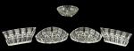 VIDROS, lote com cinco (5) peças confeccionadas em vidro translucido de modelos, tamanhos e moldagens distintas, sendo 1 bowl para sobremesa, medindo 4x11,5cm e 4 petisqueiras variadas, medindo 15,5x9cm e 15,5x10cm.
