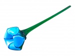 MURANO, uma (1) grande flor confeccionada em vidro de Murano nas tonalidades verde e azul, selo da marca LA VIDA, medindo 48,5cm de comprimento.