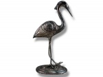 ESCULTURA, uma (1) escultura confeccionada em metal espessurado a prata representando garça, medindo 27cm de altura.