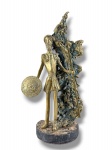 TONNY, uma (1) escultura confeccionada em bronze representando Dom Quixote, medindo 26,5cm de altura.