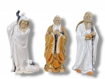 ESCULTURAS ORIENTAIS, lote com três (3) esculturas confeccionadas em cerâmicas vitrificadas de modelos, tamanhos e decorações distintas representando sábios chineses, maior medindo 17cm e menor 16cm.