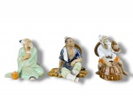 ESCULTURAS ORIENTAIS, lote com três (3) esculturas confeccionadas em cerâmicas vitrificadas de modelos, tamanhos e decorações distintas, sendo 1 pescador, medindo 11cm, 1 lenhador, medindo 10,5cm e 1 sábio, medindo 9,5cm.